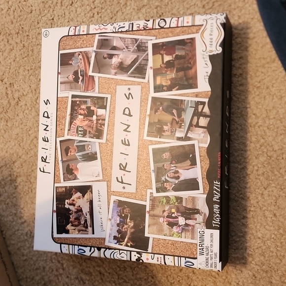 Friends 1000 piece puzzle - Picture 1 of 2